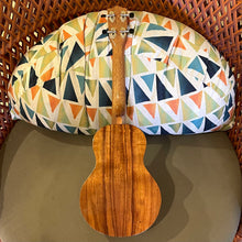 画像をギャラリービューアに読み込む, アナオレ AC コンサートウクレレ #27121124