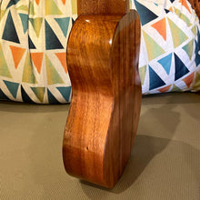 画像をギャラリービューアに読み込む, アナオレ AC コンサートウクレレ #27121124