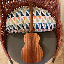 画像をギャラリービューアに読み込む, カマカ HF-4 バリトン ウクレレ #250129