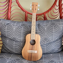 画像をギャラリービューアに読み込む, ゼファー CK-Sugi コンサートウクレレ ベルシェイプ 杉