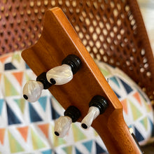 画像をギャラリービューアに読み込む, カマカ HF-2 コンサートウクレレ #250693
