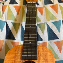 画像をギャラリービューアに読み込む, カマカ HF-2 コンサートウクレレ #250693
