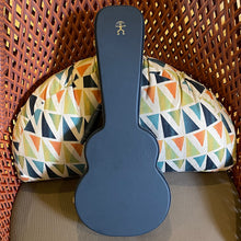 画像をギャラリービューアに読み込む, アヌエヌエ UC200 コンサートウクレレ #2501051
