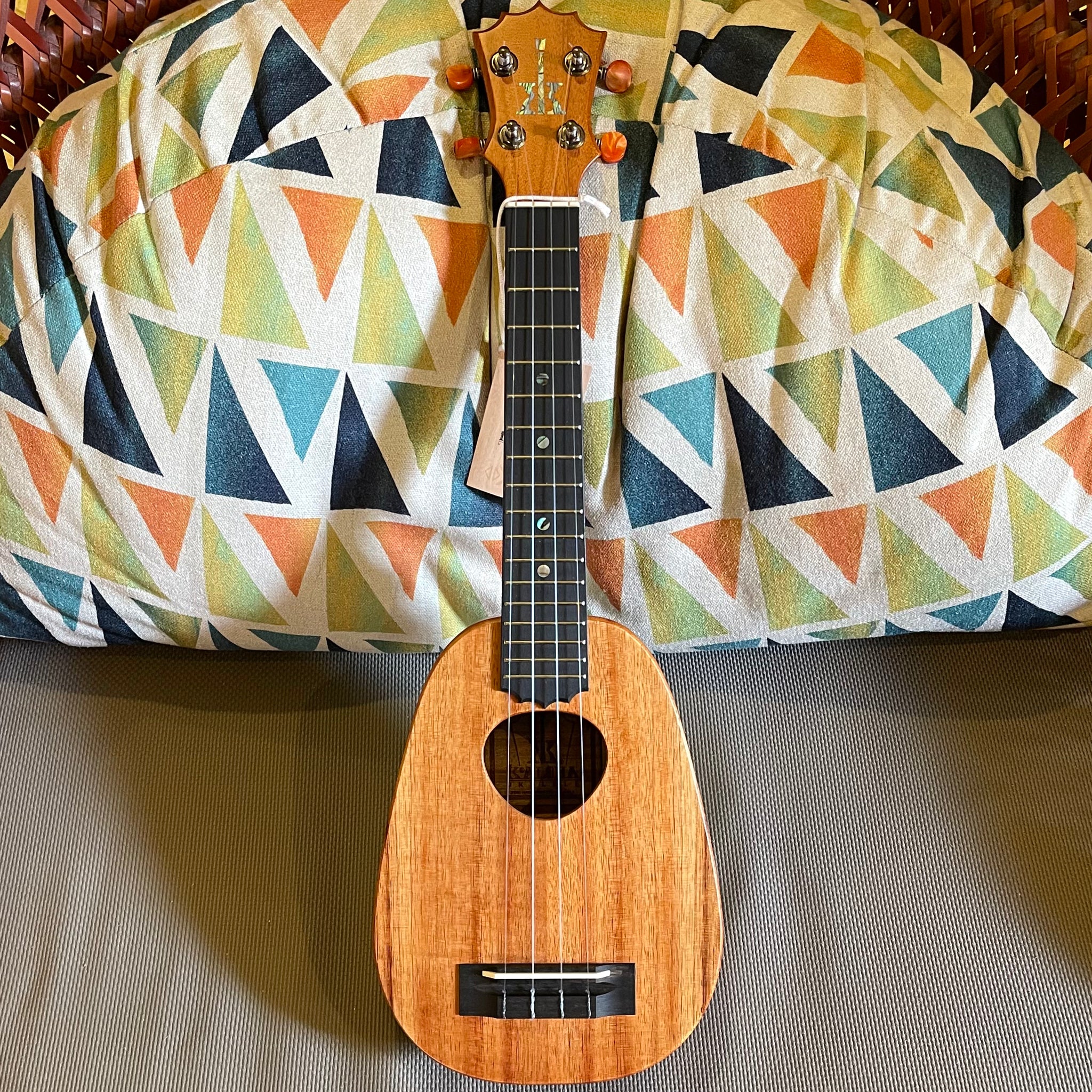 パイナップルウクレレ – Ukulele Puapua