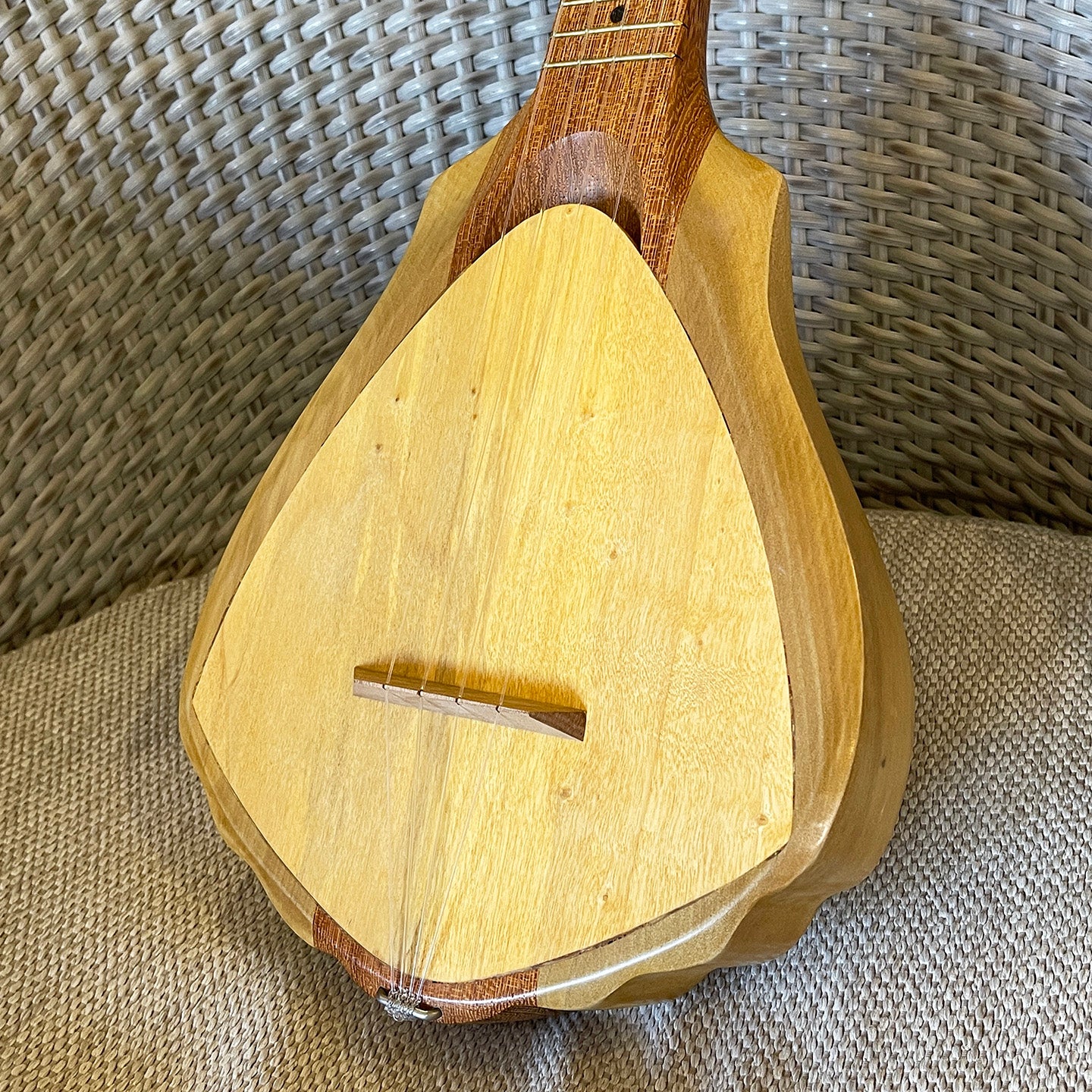 木製弦楽器 伝統的なデザイン タヒチアンウクレレ 木製弦楽器 伝統的なデザイン タヒチアンウクレレ 木製弦楽器 伝統的な