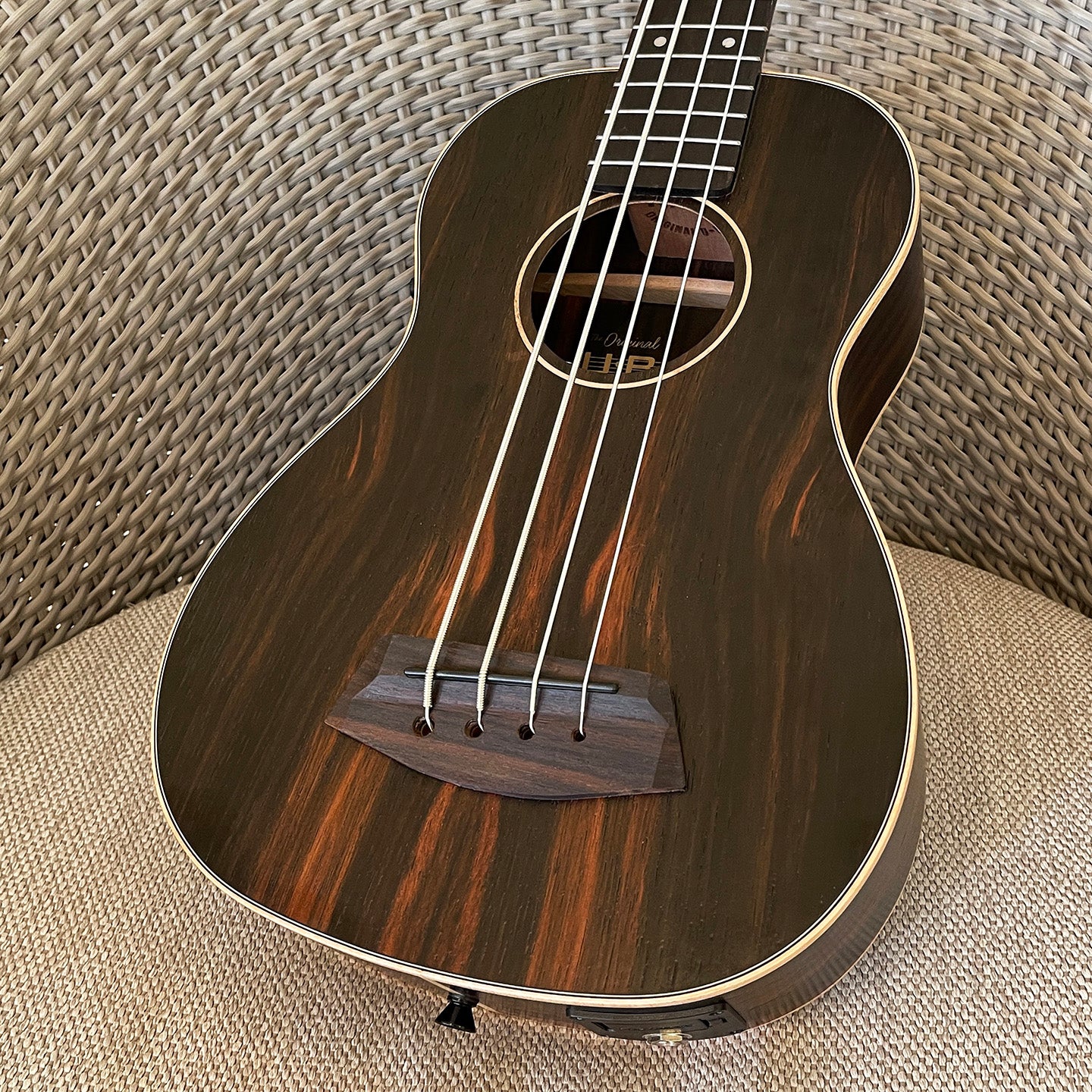 カラ UBASS-EBY-FSRW ストライプドエボニーアコースティック